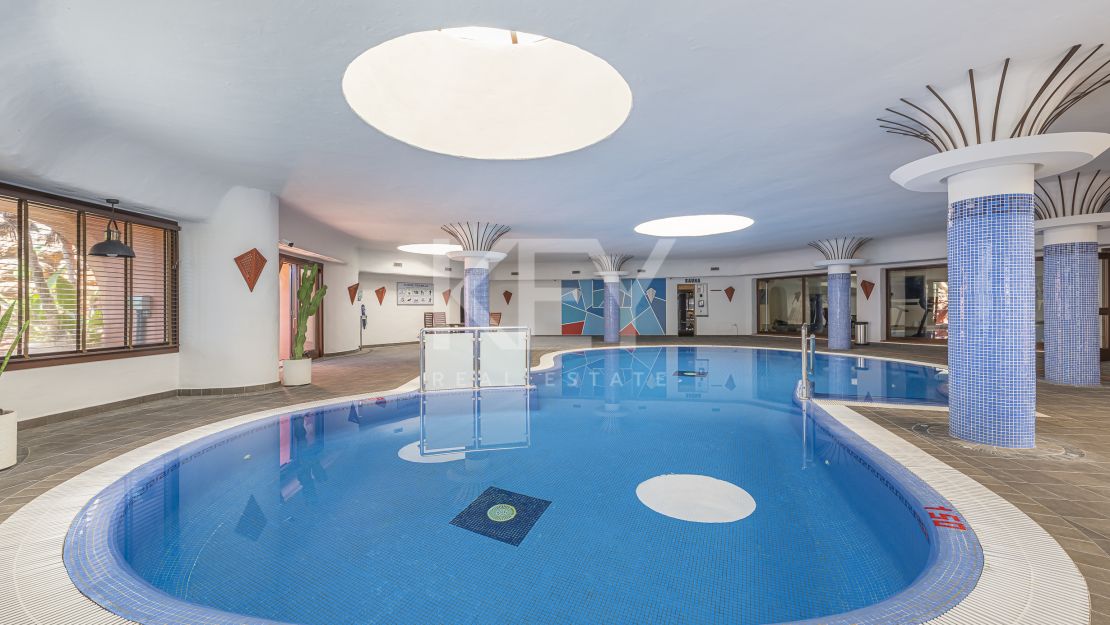 Sofisticado ático dúplex con sauna privada y vistas al mar