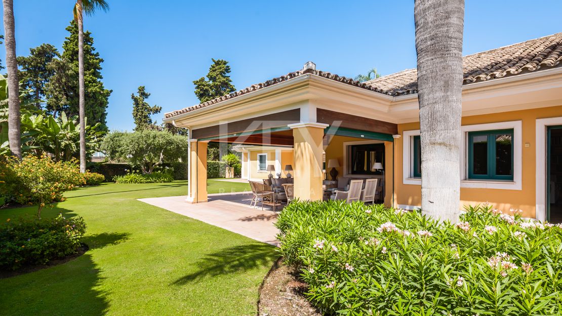 villa para alquiler de larga temporada de 6 dormitorios en Guadalmina baja