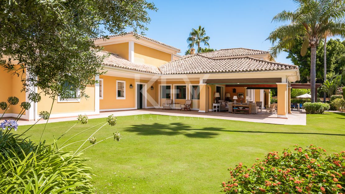 villa para alquiler de larga temporada de 6 dormitorios en Guadalmina baja