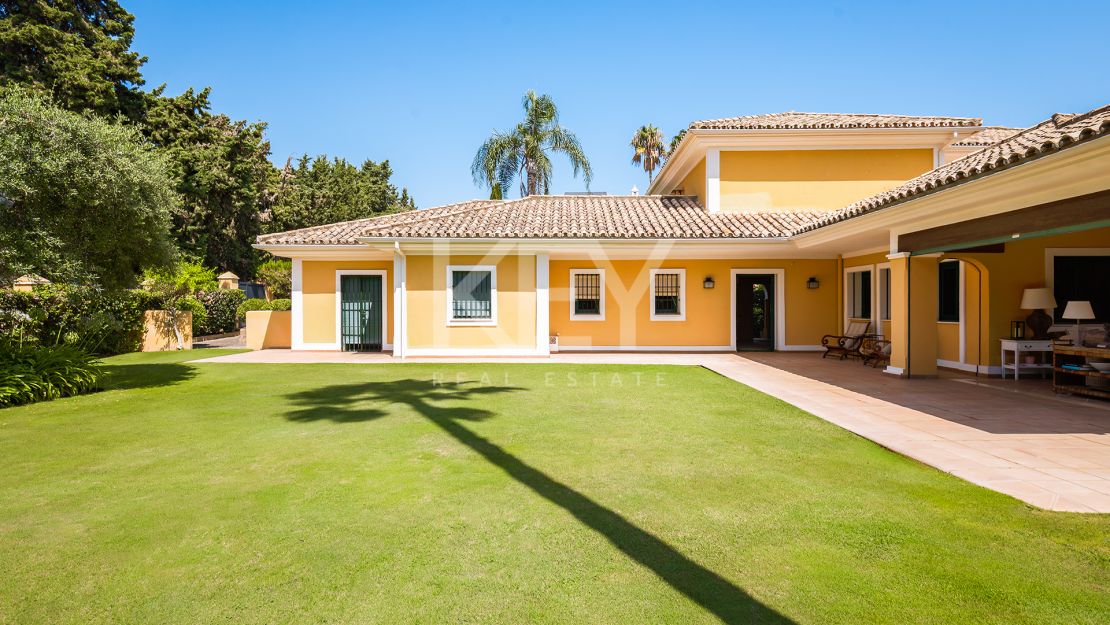 villa para alquiler de larga temporada de 6 dormitorios en Guadalmina baja