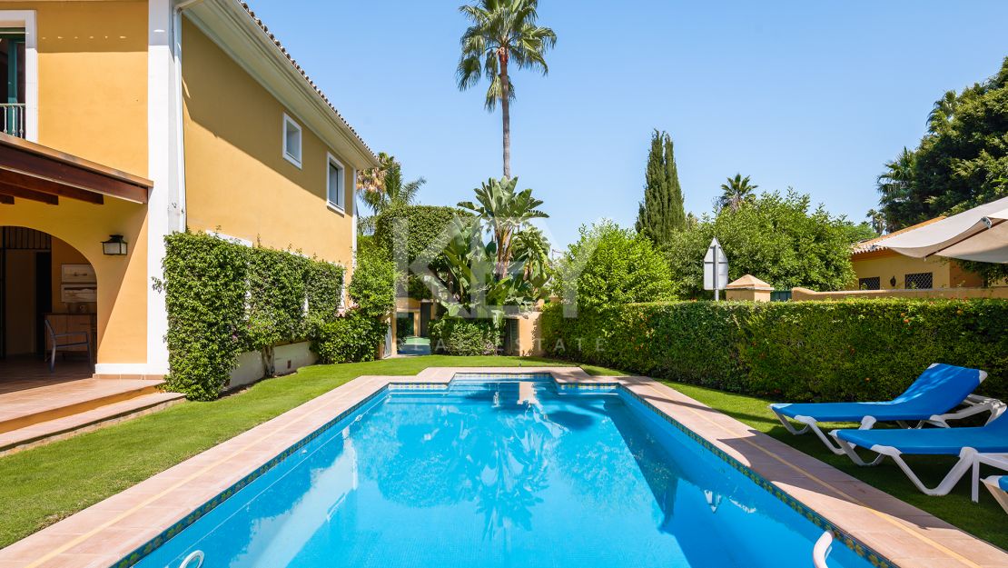 villa para alquiler de larga temporada de 6 dormitorios en Guadalmina baja