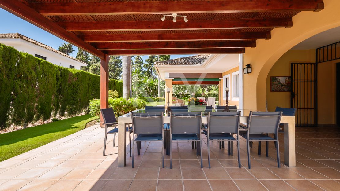 villa para alquiler de larga temporada de 6 dormitorios en Guadalmina baja