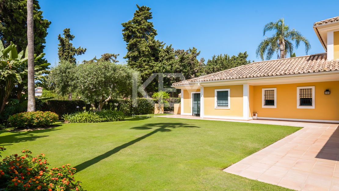 villa para alquiler de larga temporada de 6 dormitorios en Guadalmina baja