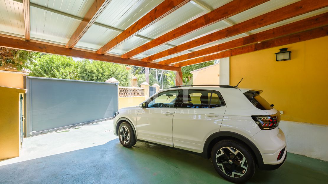 villa para alquiler de larga temporada de 6 dormitorios en Guadalmina baja