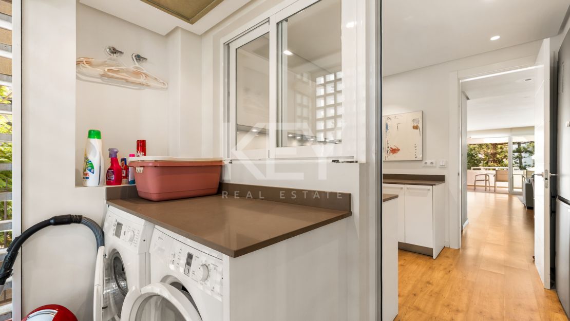 Elegante apartamento de 2 dormitorios con vistas al mar en Alhambra del Mar – Milla de Oro, Marbella