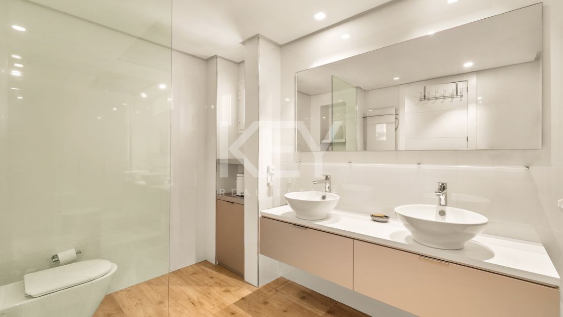Elegante apartamento de 2 dormitorios con vistas al mar en Alhambra del Mar – Milla de Oro, Marbella