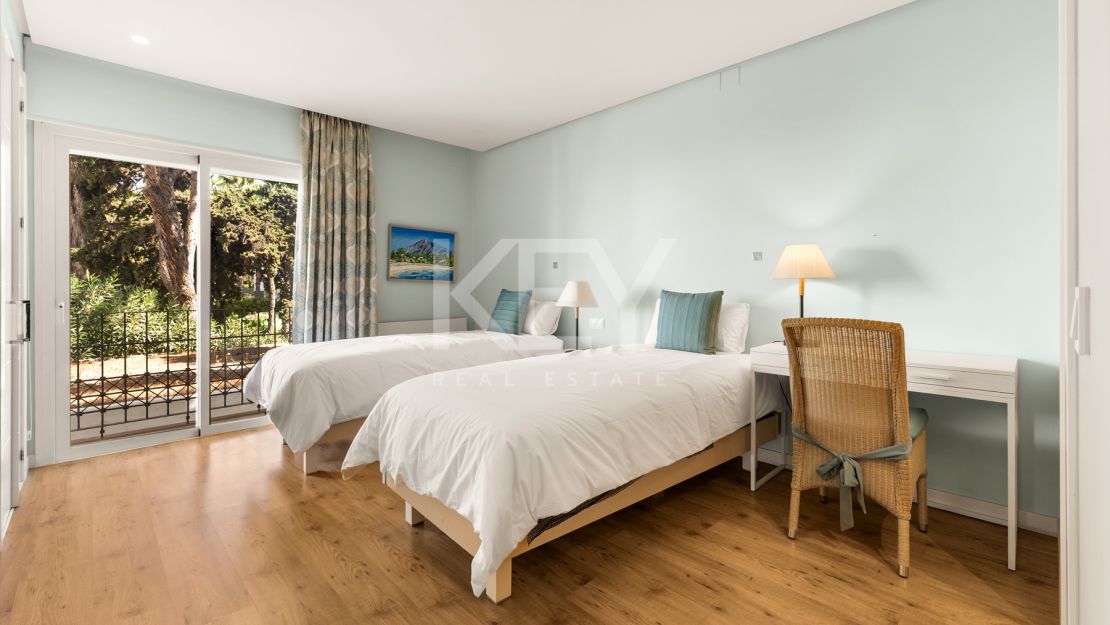 Elegante apartamento de 2 dormitorios con vistas al mar en Alhambra del Mar – Milla de Oro, Marbella