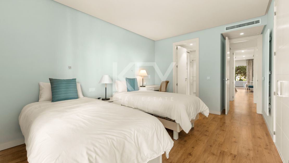 Elegante apartamento de 2 dormitorios con vistas al mar en Alhambra del Mar – Milla de Oro, Marbella