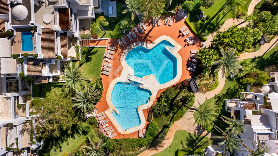 Elegante apartamento de 2 dormitorios con vistas al mar en Alhambra del Mar – Milla de Oro, Marbella
