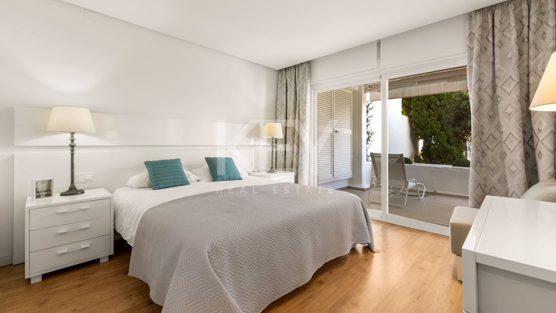 Elegante apartamento de 2 dormitorios con vistas al mar en Alhambra del Mar – Milla de Oro, Marbella