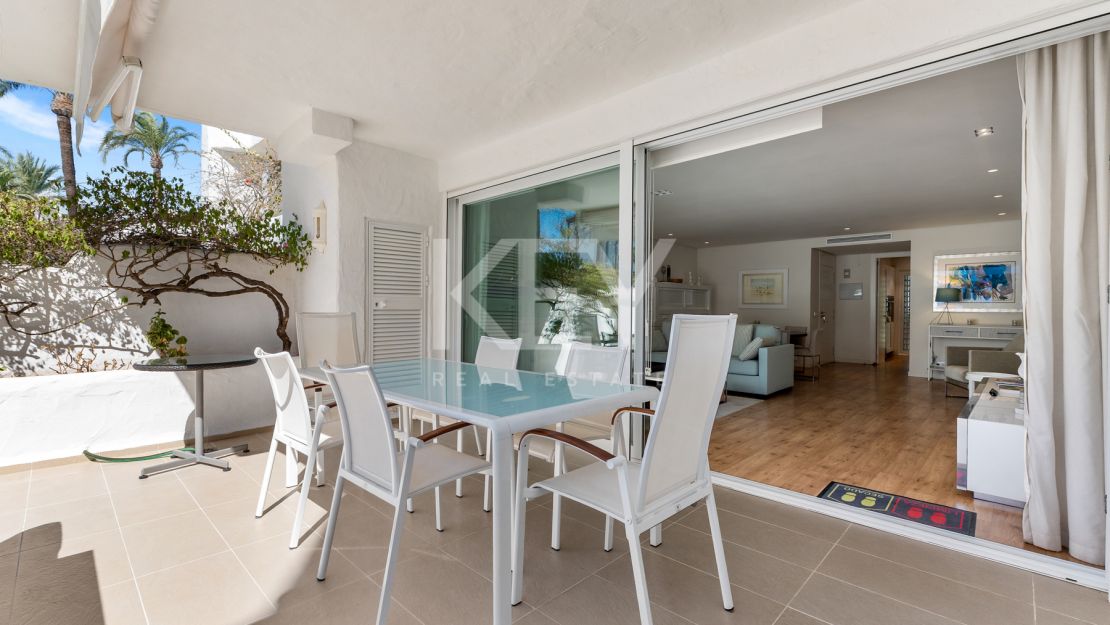 Elegante apartamento de 2 dormitorios con vistas al mar en Alhambra del Mar – Milla de Oro, Marbella