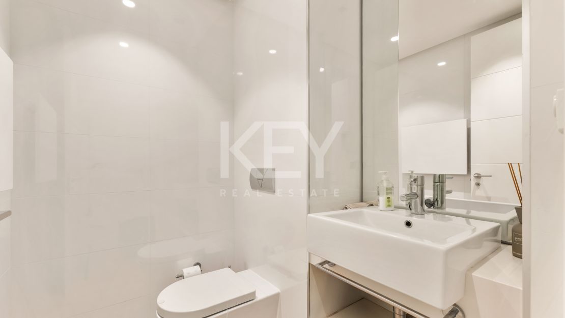 Elegante apartamento de 2 dormitorios con vistas al mar en Alhambra del Mar – Milla de Oro, Marbella
