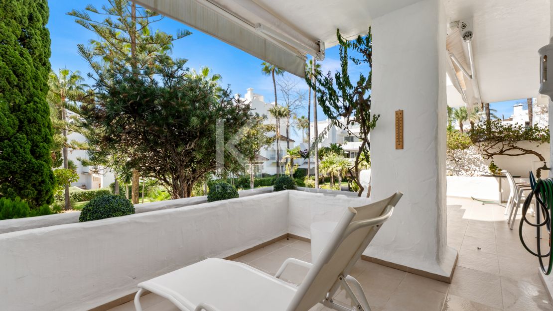 Elegante apartamento de 2 dormitorios con vistas al mar en Alhambra del Mar – Milla de Oro, Marbella
