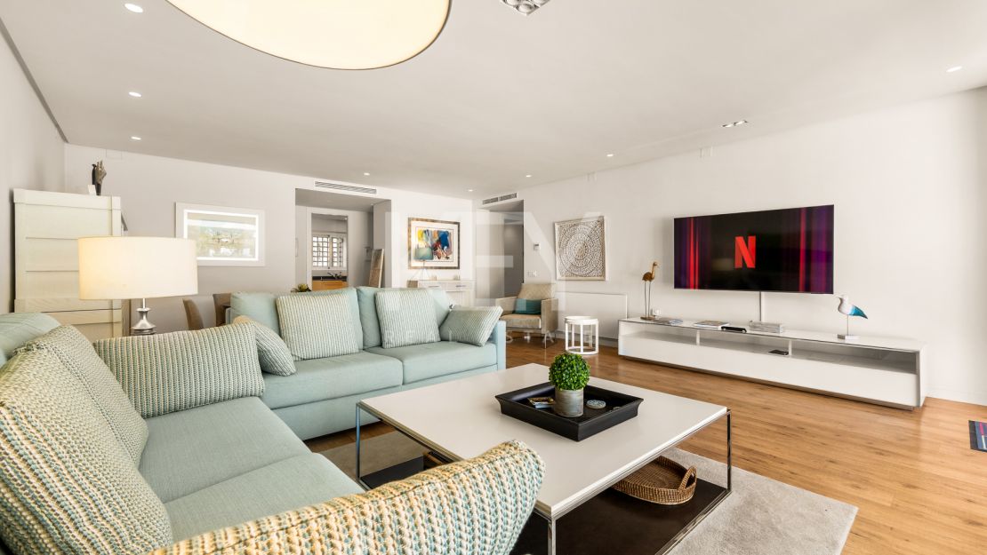 Elegante apartamento de 2 dormitorios con vistas al mar en Alhambra del Mar – Milla de Oro, Marbella