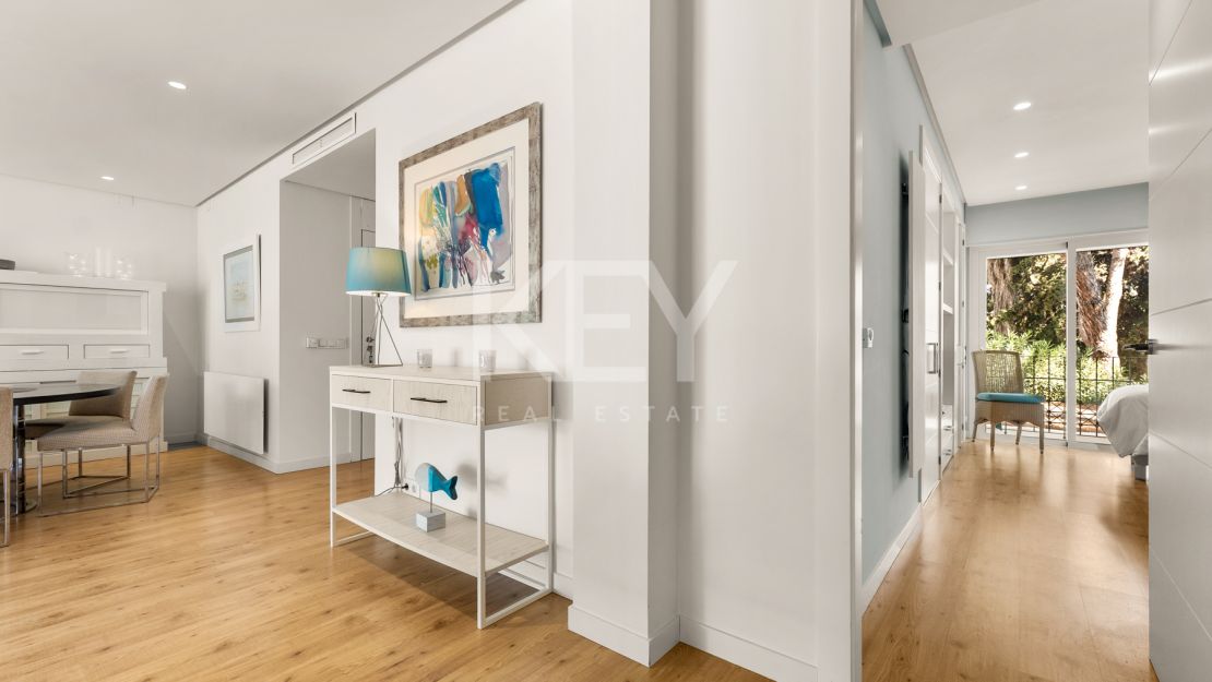 Elegante apartamento de 2 dormitorios con vistas al mar en Alhambra del Mar – Milla de Oro, Marbella