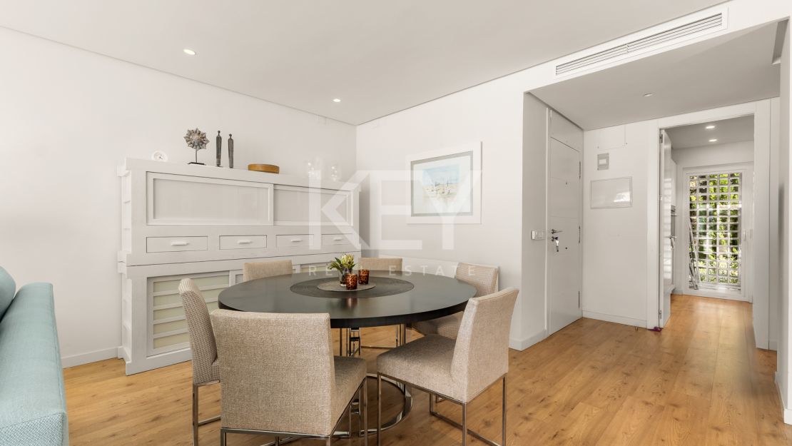 Elegante apartamento de 2 dormitorios con vistas al mar en Alhambra del Mar – Milla de Oro, Marbella