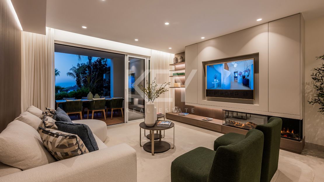 Apartamento junto a la playa con terraza privada y vistas al mar en Estepona