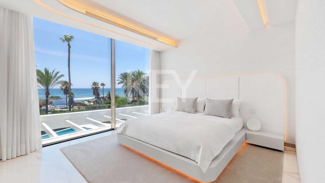 Modern beachfront villa with panoramic sea views in Los Monteros Playa