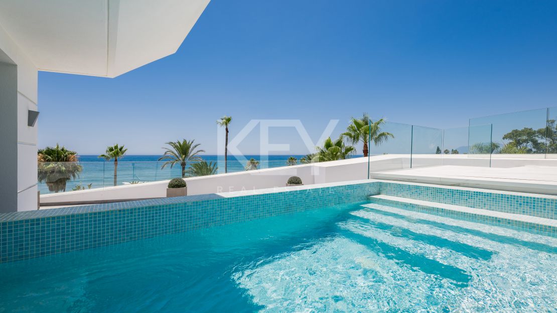 Modern beachfront villa with panoramic sea views in Los Monteros Playa