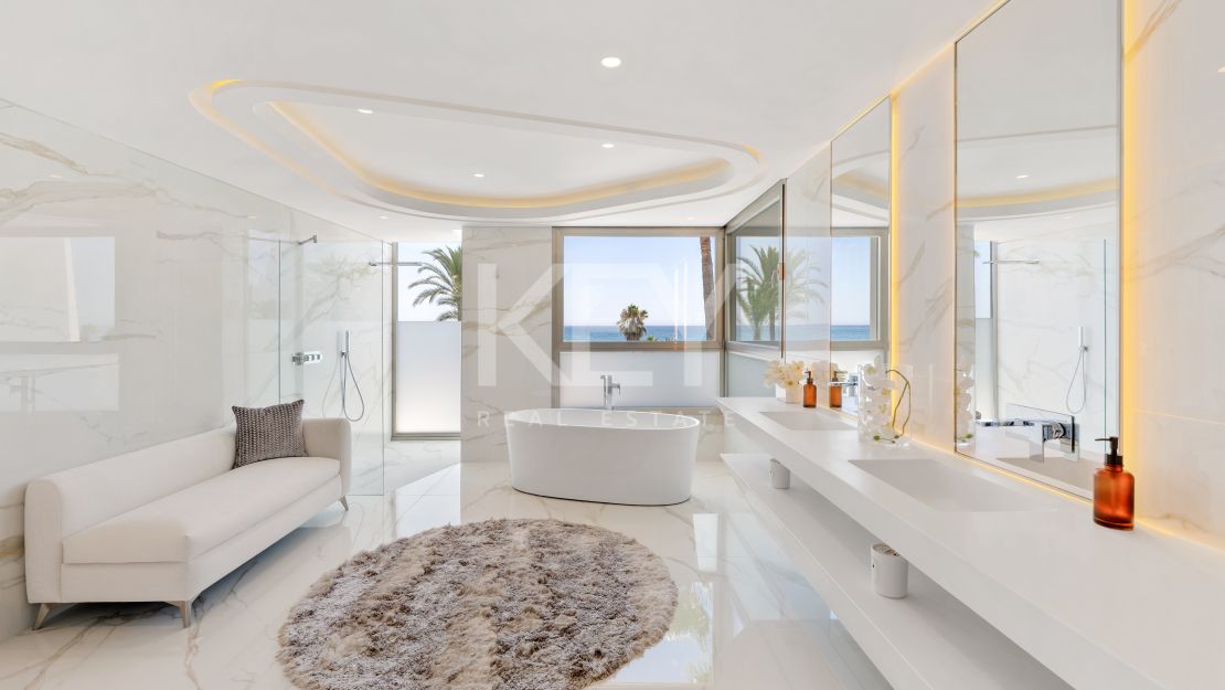 Modern beachfront villa with panoramic sea views in Los Monteros Playa