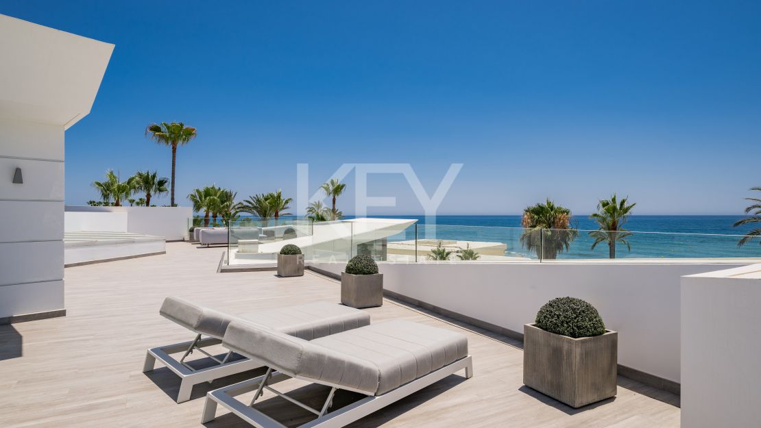 Modern beachfront villa with panoramic sea views in Los Monteros Playa