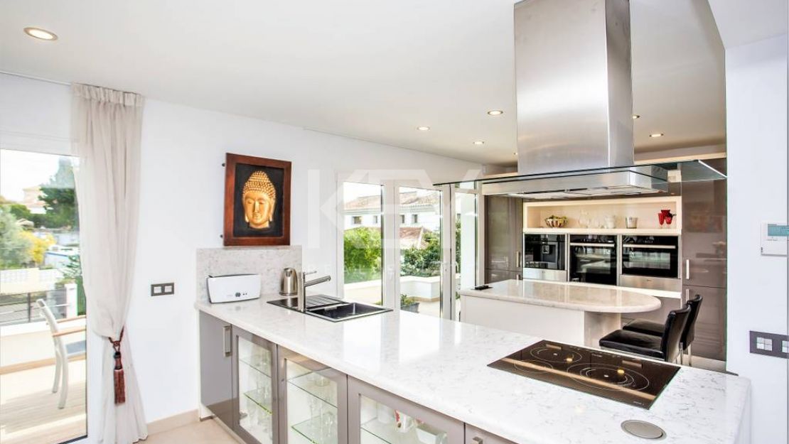 Villa Ashby: Moderna Villa de Alquiler y Venta Vacacional en San Pedro