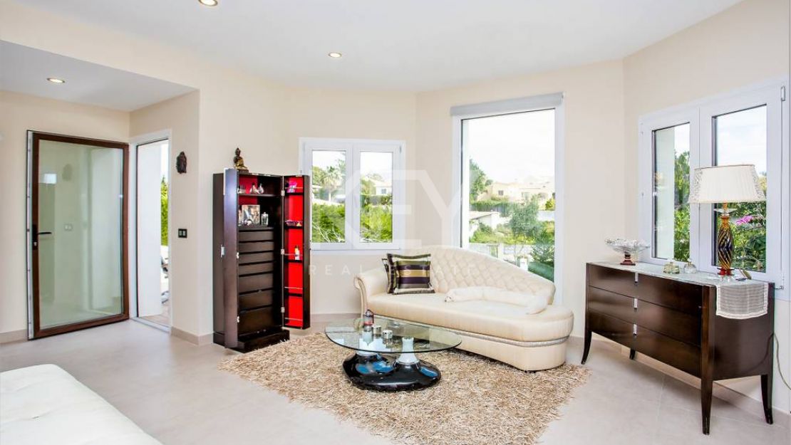 Villa Ashby: Moderna Villa de Alquiler y Venta Vacacional en San Pedro