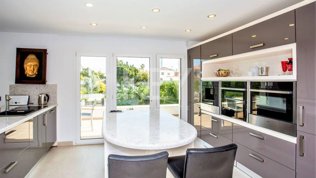 Villa Ashby: Moderna Villa de Alquiler y Venta Vacacional en San Pedro