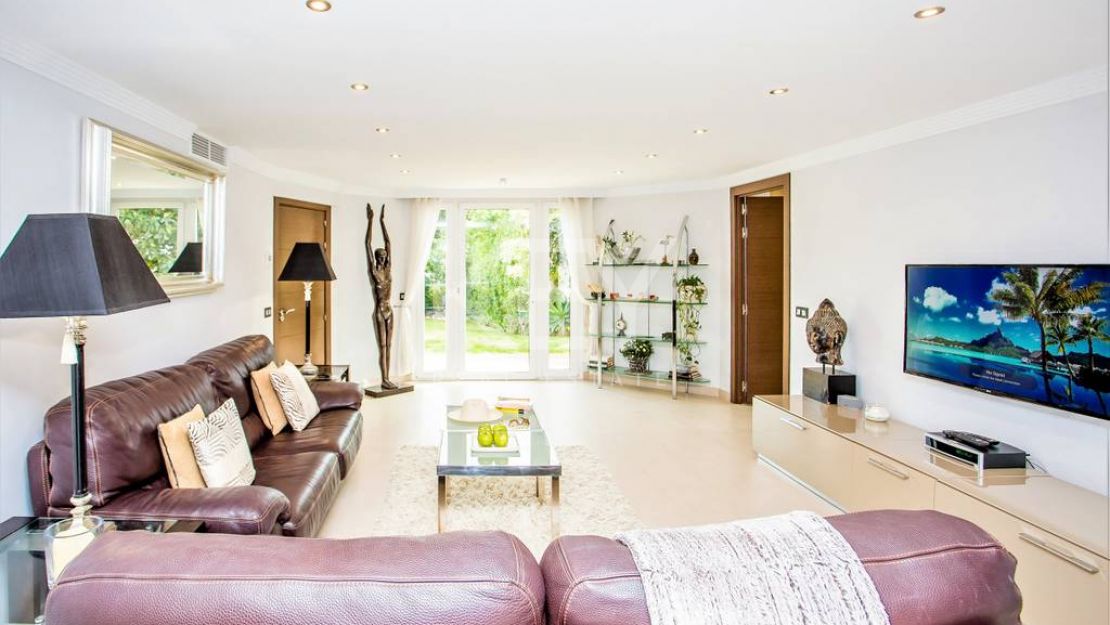 Villa Ashby: Moderna Villa de Alquiler y Venta Vacacional en San Pedro