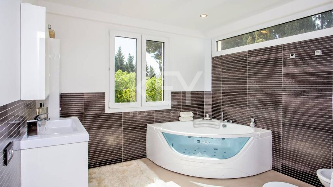 Villa Ashby: Moderna Villa de Alquiler y Venta Vacacional en San Pedro