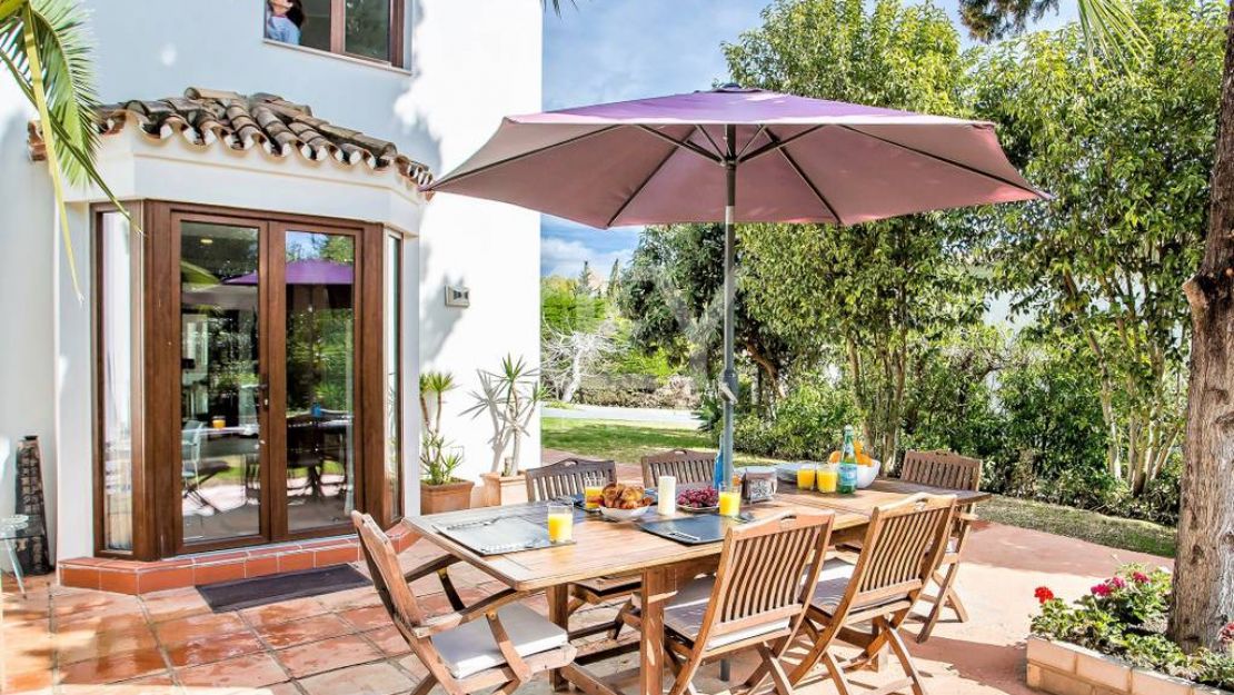 Villa Ashby: Moderna Villa de Alquiler y Venta Vacacional en San Pedro