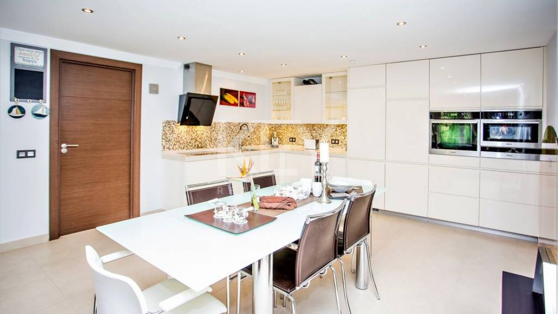 Villa Ashby: Moderna Villa de Alquiler y Venta Vacacional en San Pedro