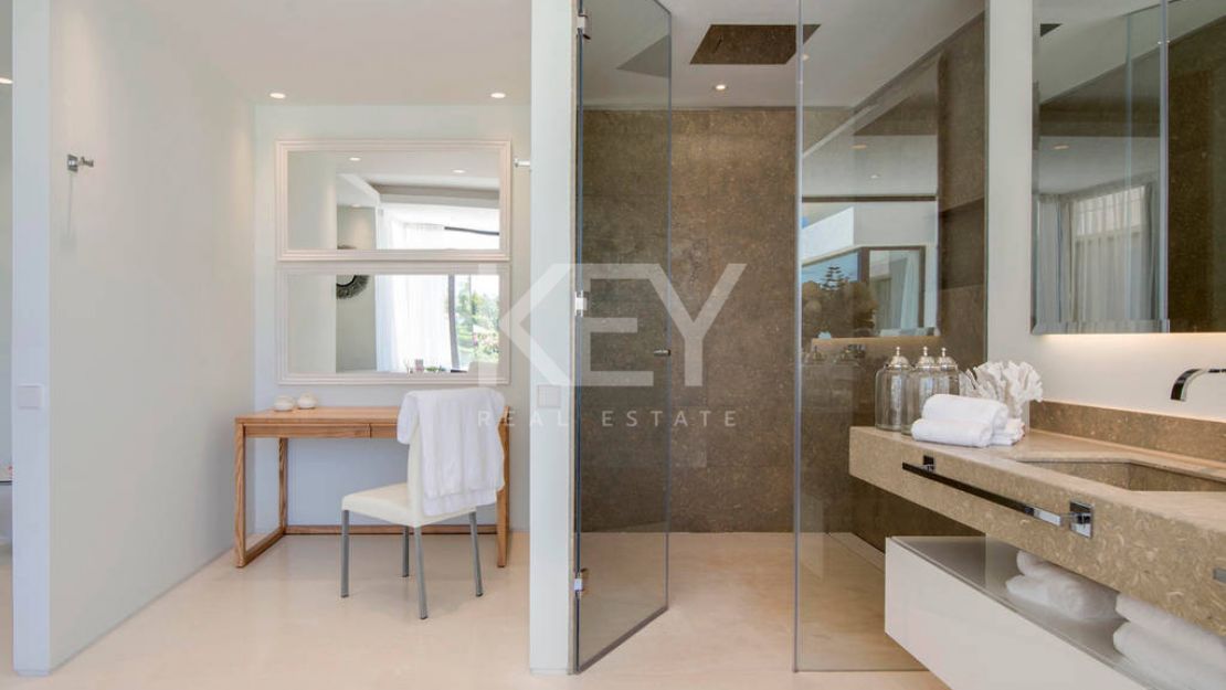 Villa Delight: A Luxurious Retreat in Benahavis - Short-Term Rental