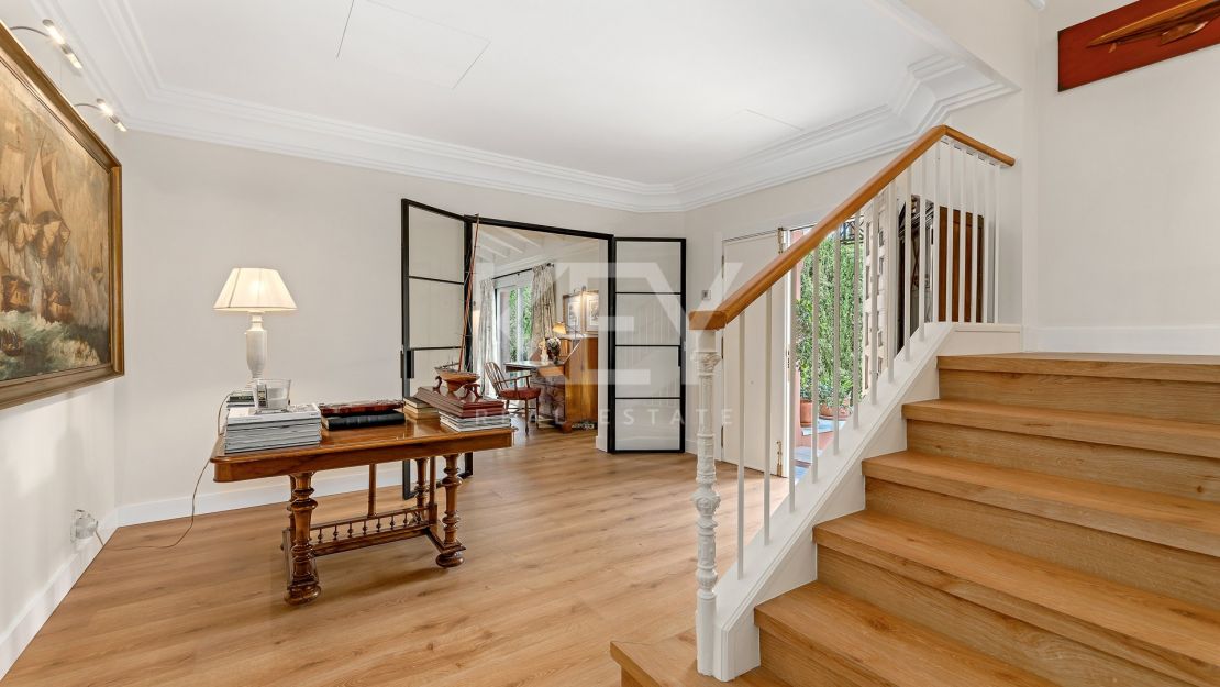 Villa for sale in Altos de Puente Romano, Golden Mile, Marbella