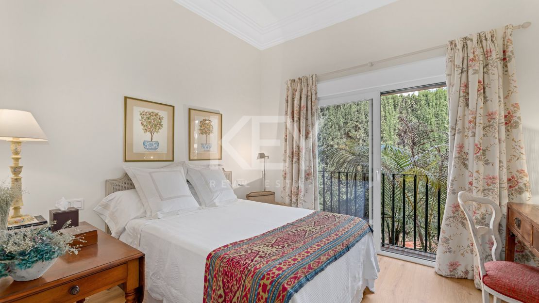 Villa for sale in Altos de Puente Romano, Golden Mile, Marbella