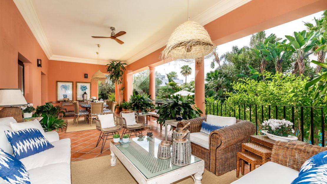 Villa for sale in Altos de Puente Romano, Golden Mile, Marbella