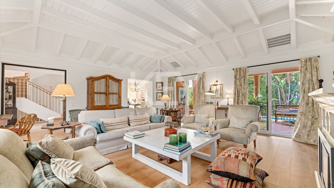 Villa for sale in Altos de Puente Romano, Golden Mile, Marbella