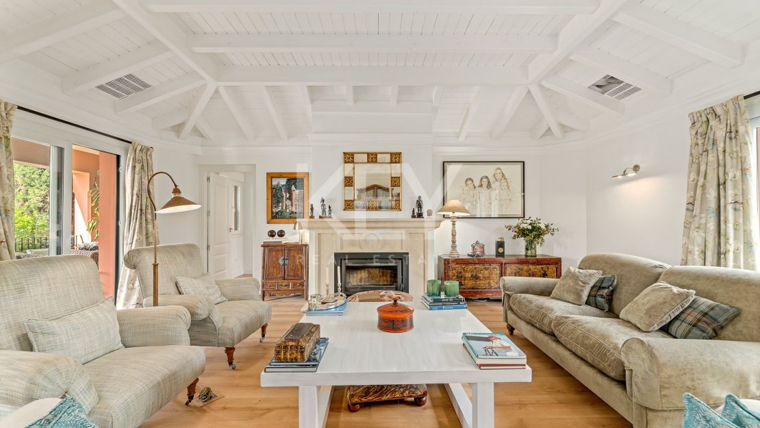 Villa for sale in Altos de Puente Romano, Golden Mile, Marbella