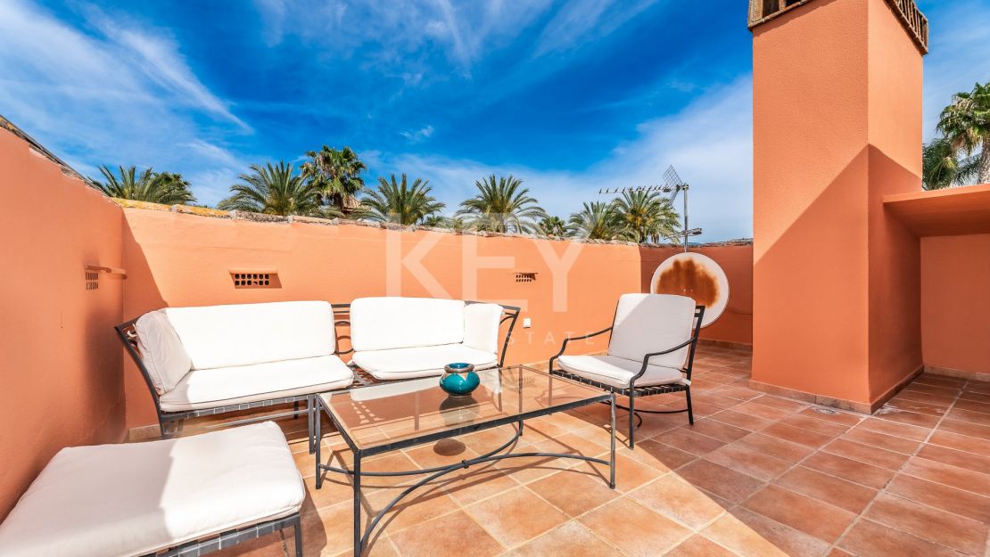 Villa for sale in Altos de Puente Romano, Golden Mile, Marbella