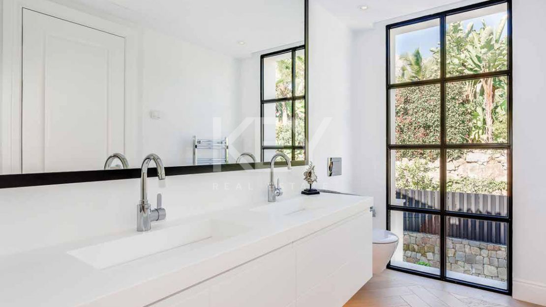 Villa de lujo con vistas al mar situado en Sierra Blanca, Marbella