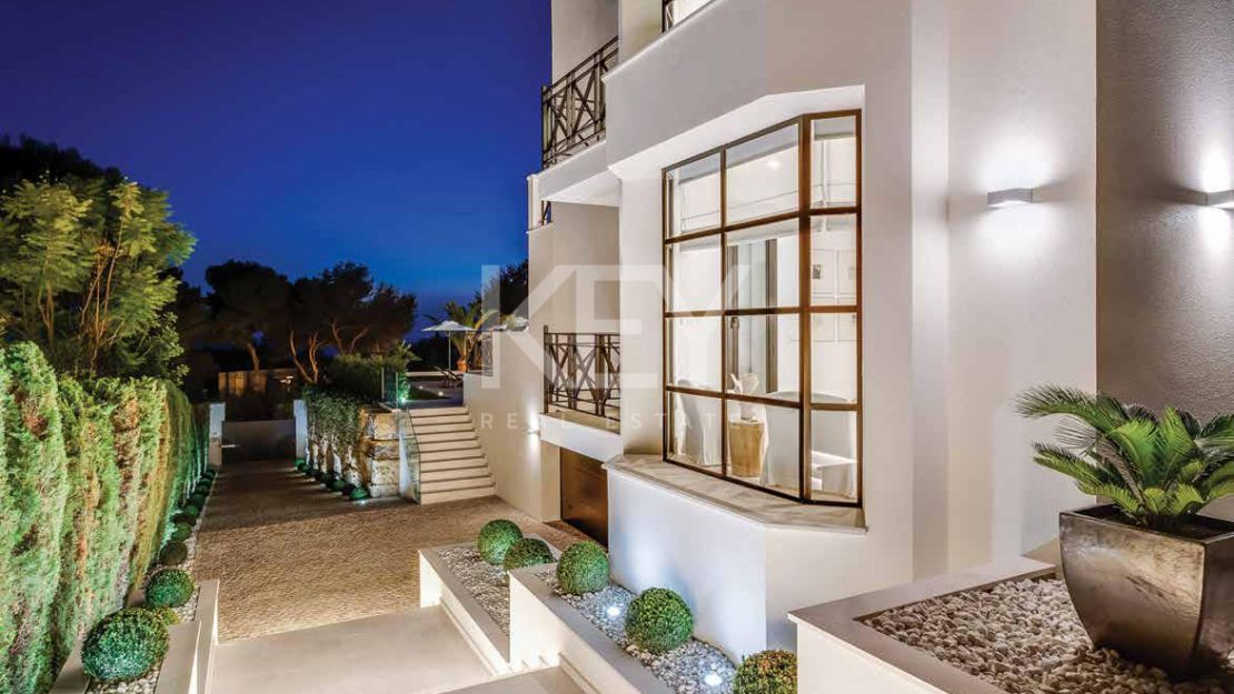 Villa de lujo con vistas al mar situado en Sierra Blanca, Marbella