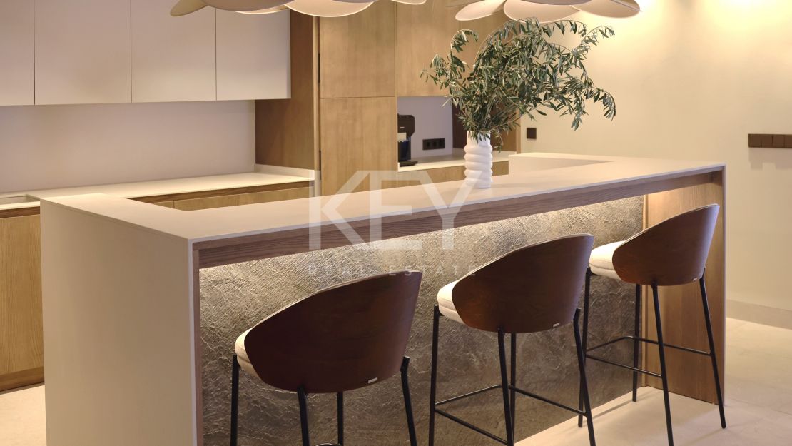 Nueva villa de estilo moderno en alquiler a corto plazo en Puerto Banús, Marbella
