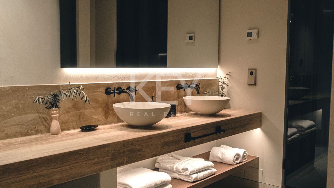 Nueva villa de estilo moderno en alquiler a corto plazo en Puerto Banús, Marbella