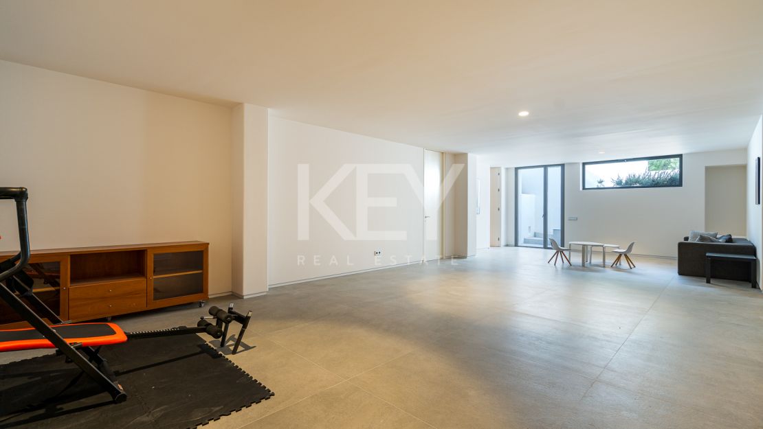 New modern villa in Golden Mile, Marbella, for long term