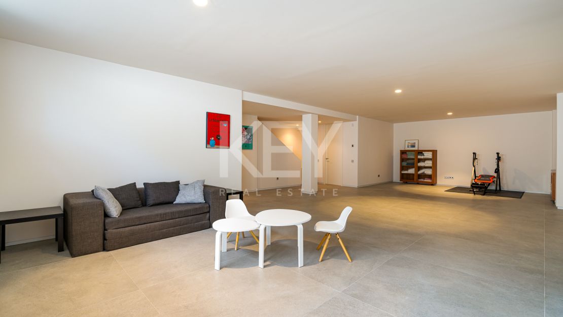 New modern villa in Golden Mile, Marbella, for long term