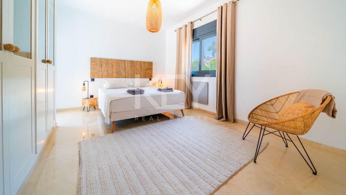 Villa Banús: una villa moderna para alquileres vacacionales en Puerto Banús, Marbella