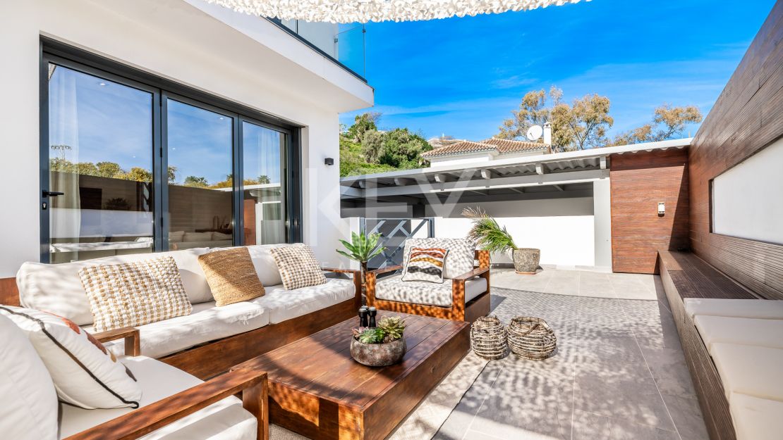 Villa Banús: una villa moderna para alquileres vacacionales en Puerto Banús, Marbella