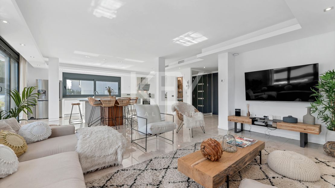 Villa Banús: una villa moderna para alquileres vacacionales en Puerto Banús, Marbella