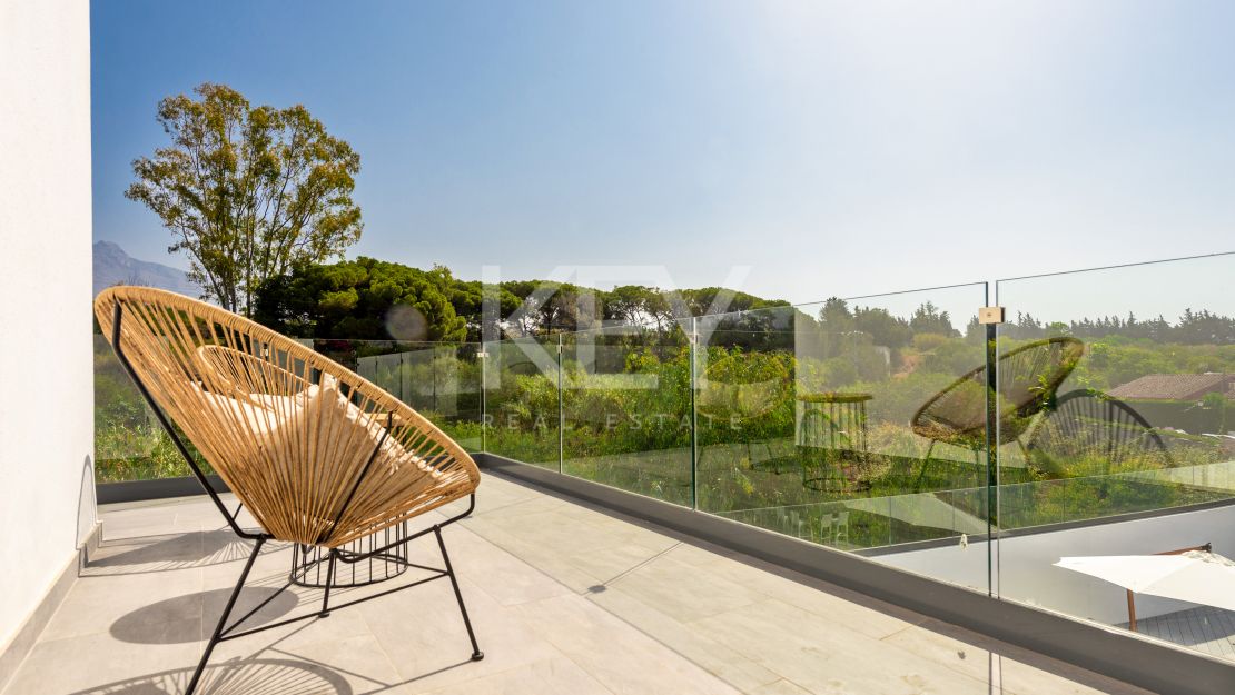 Villa Banús: una villa moderna para alquileres vacacionales en Puerto Banús, Marbella