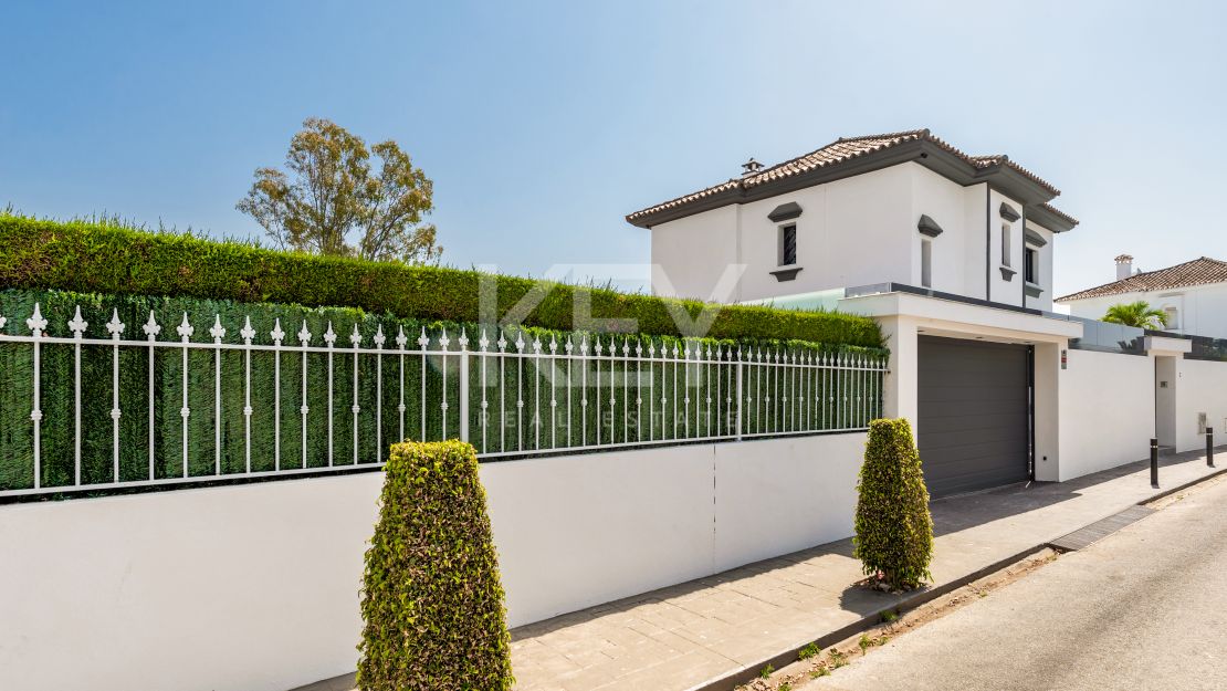 Villa Banús: una villa moderna para alquileres vacacionales en Puerto Banús, Marbella